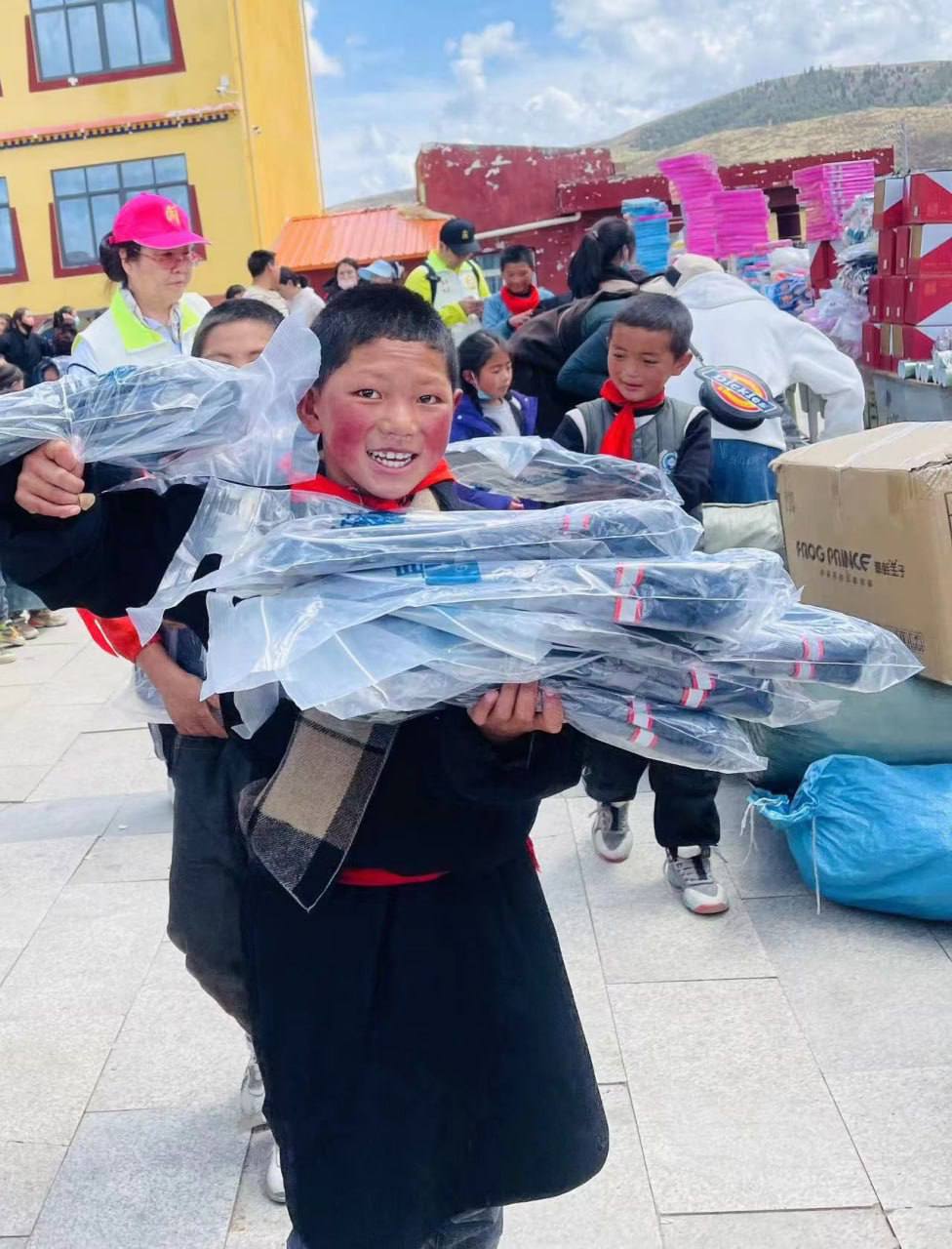 盈启会爱心照亮四川贫困山区中学之路